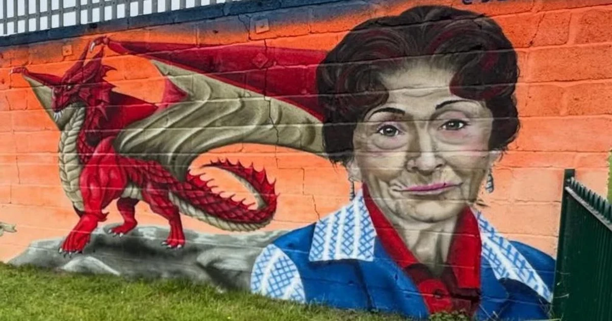 Dot Cotton added to Pontyates mural after June Brown link discovered