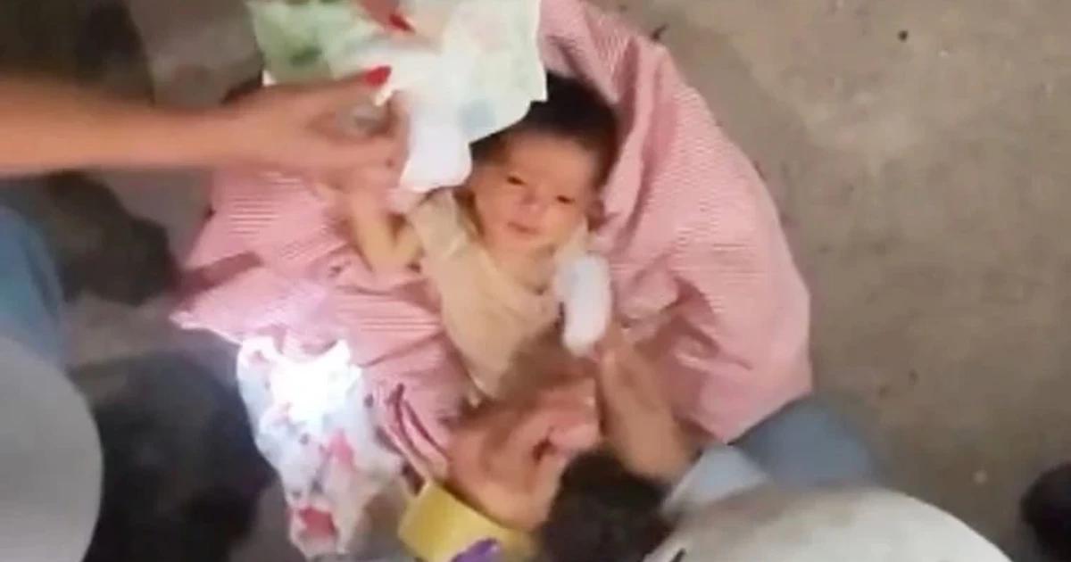 Newborn pulled alive from Venezuela quake rubble, offering hope