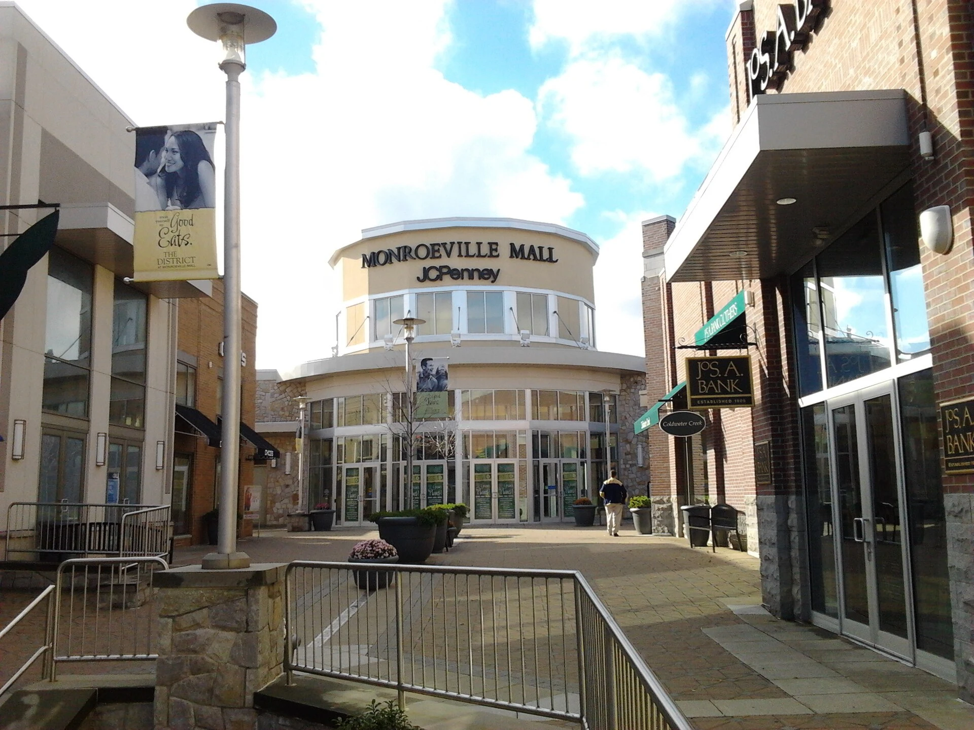 Monroeville Mall — Wikimedia Commons