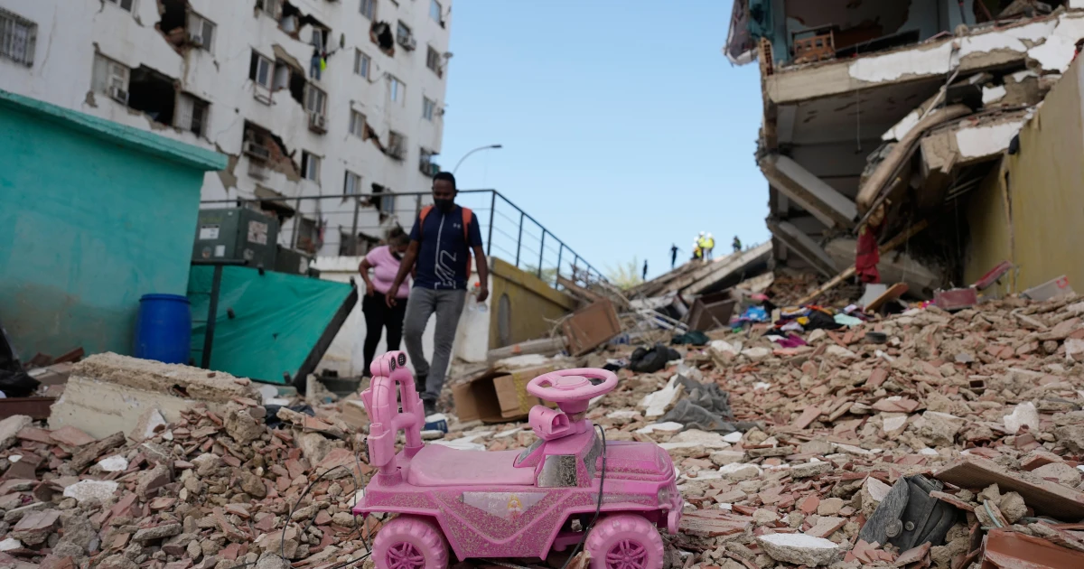 Caraballeda families search rubble as Venezuela’s disaster scars resurface