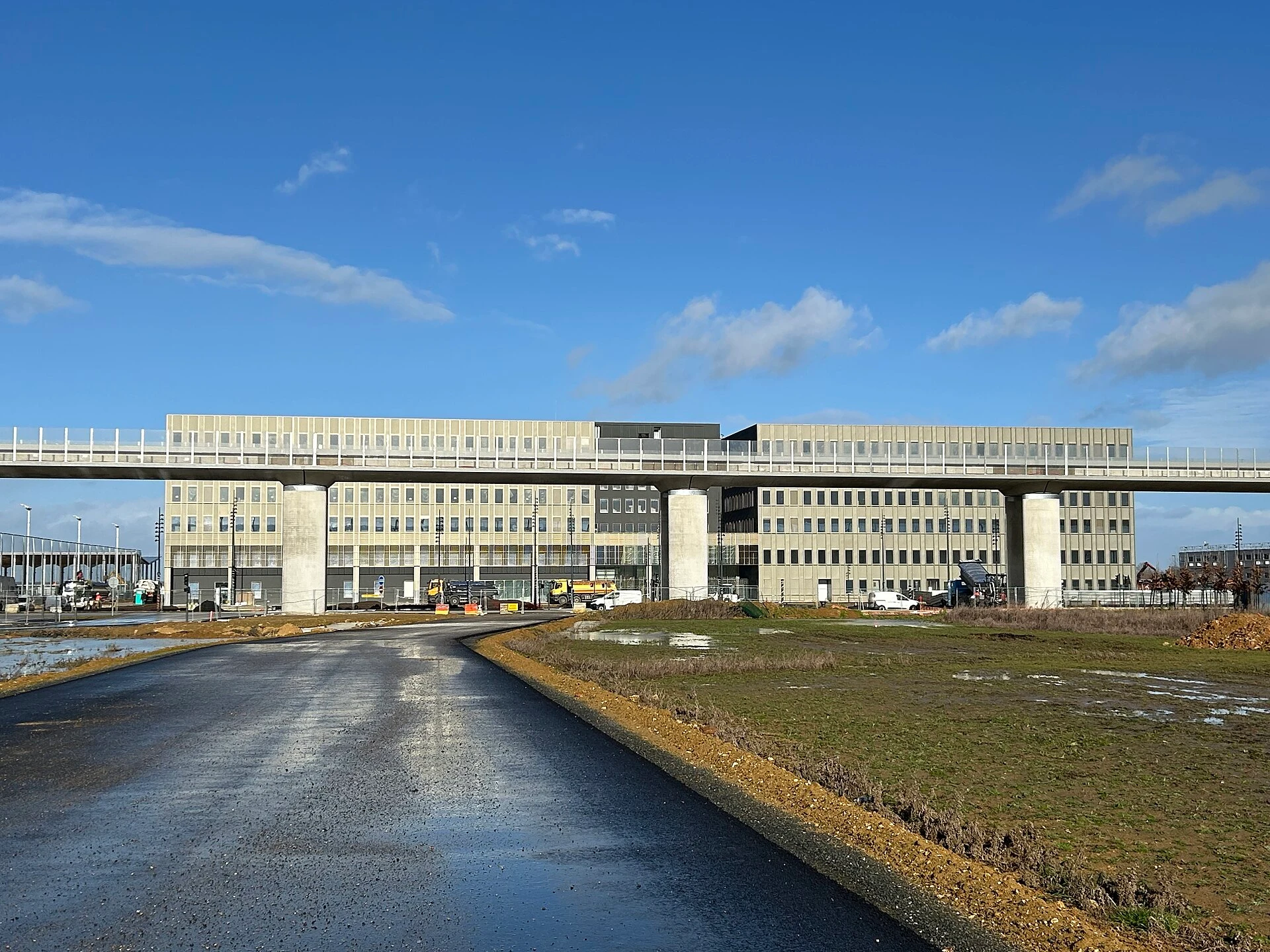 Paris-Saclay Hospital — Wikimedia Commons