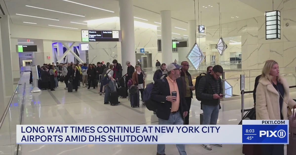 Record heat strains airport workers on one of the busiest travel days