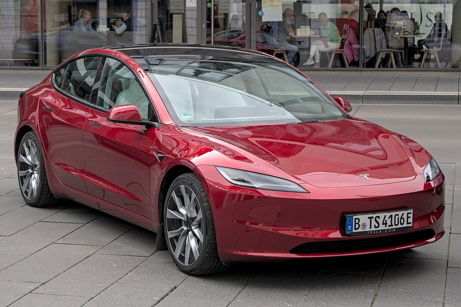 Tesla — Wikimedia Commons