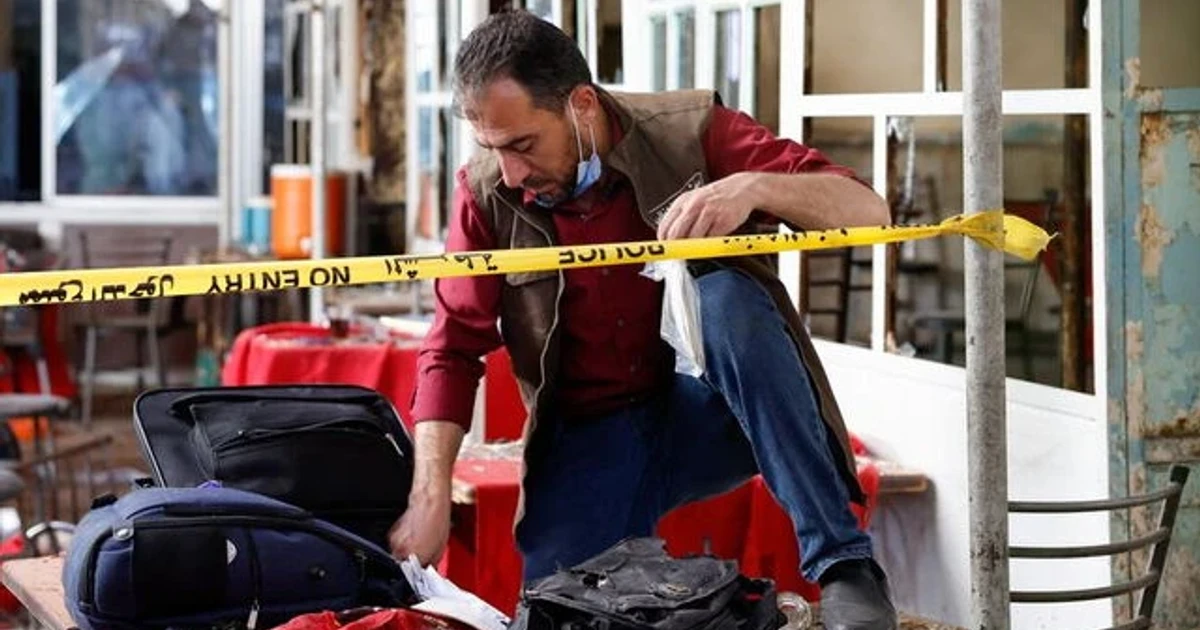 Bomb blast kills five at cafe in central Damascus