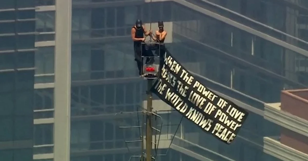 Rooftopper couple arrested after engagement atop Empire State Building