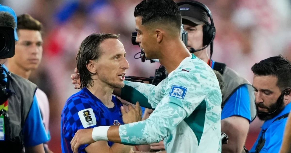 Portugal survives Croatia scare with late goal to reach round of 16