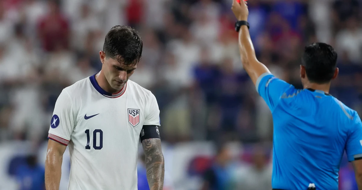 U.S. star gets red card, will miss Monday's World Cup game