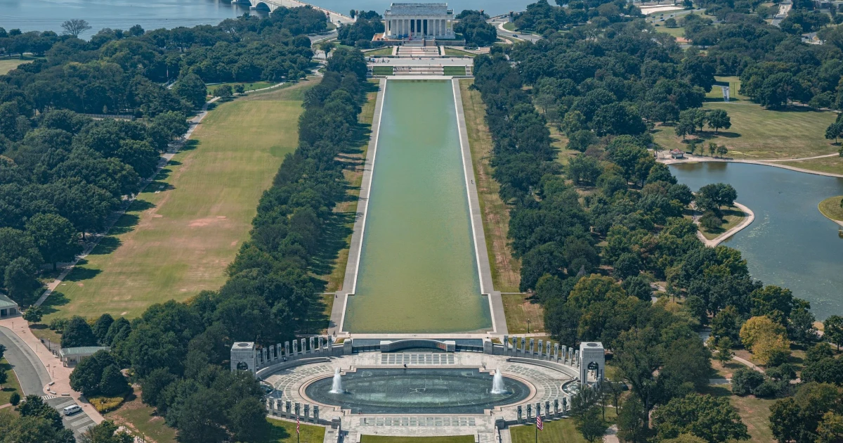 Former Olympic canoeist indicted over Reflecting Pool vandalism