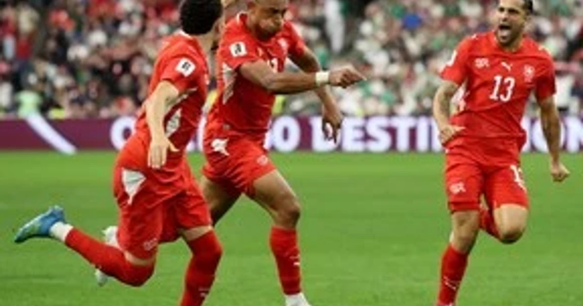 Embolo strikes early as Switzerland leads Algeria in World Cup opener