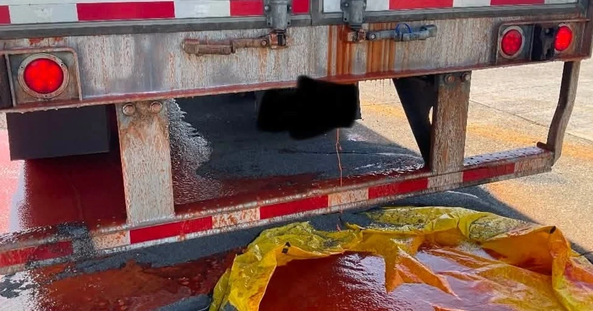 Ohio firefighters contain a truck spill of 40,000 pounds of hot sauce