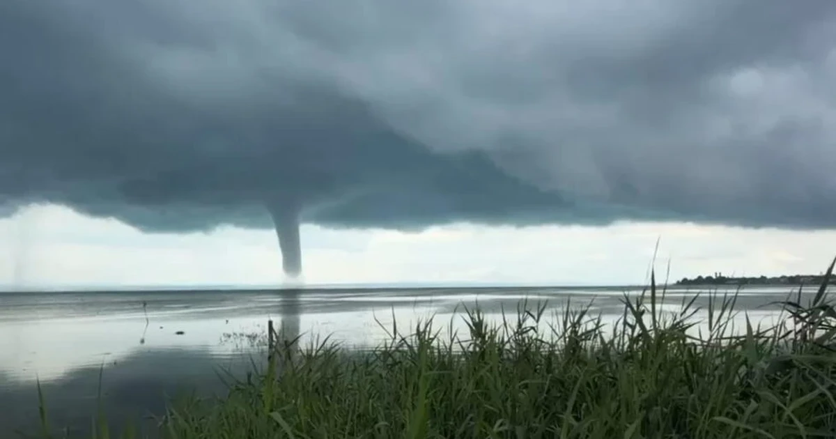 Waterspout forms over Lake Constance after violent thunderstorm