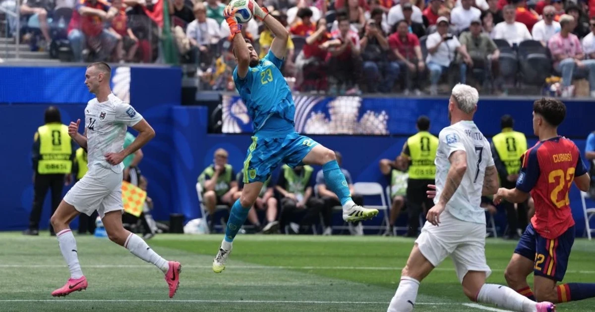 Spain beats Austria 3-0 as Unai Simón sets World Cup record