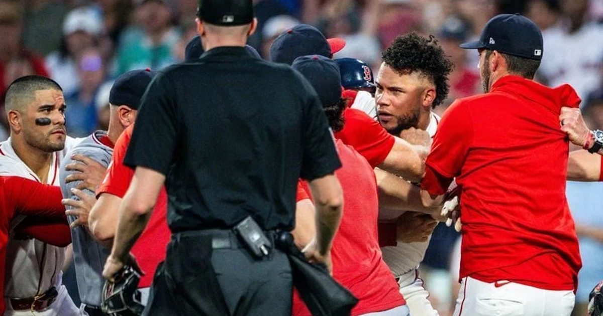 MLB suspends Willson Contreras, Cade Cavalli after Fenway Park brawl
