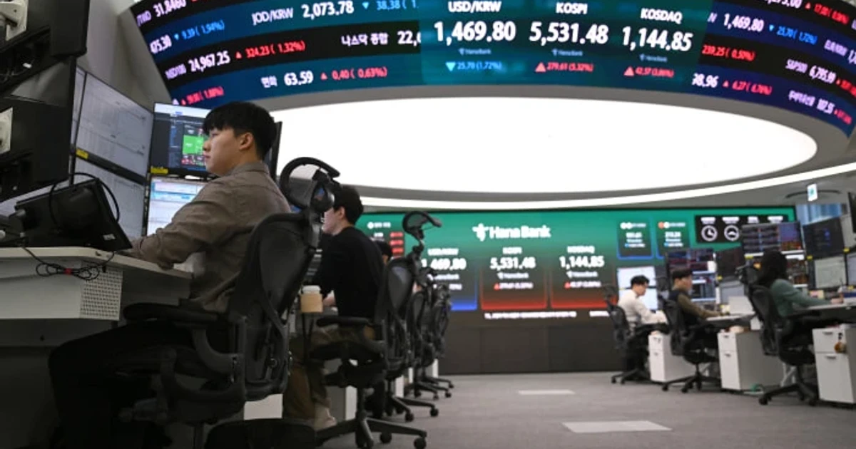 Asia markets mixed as chip stocks rebound after tech selloff