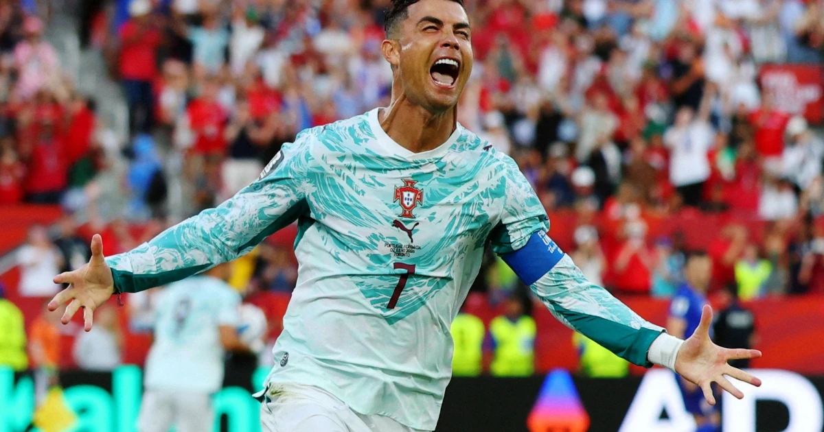 Portugal survive late Croatia scare to reach World Cup round of 16