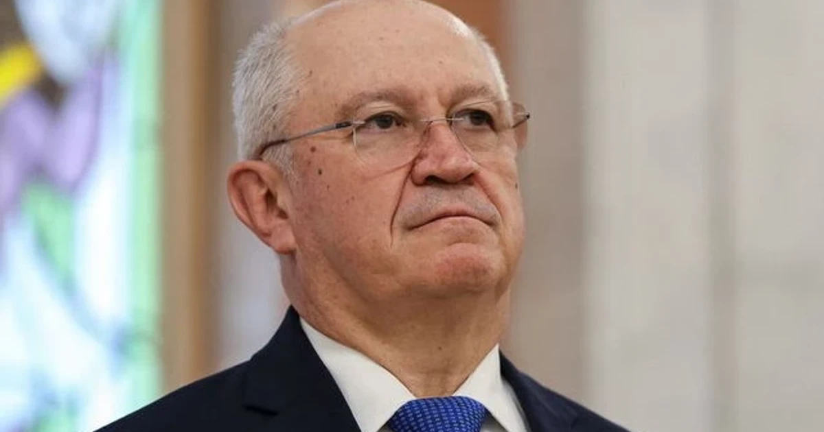 Moldova prime minister resigns, triggering government collapse and new talks