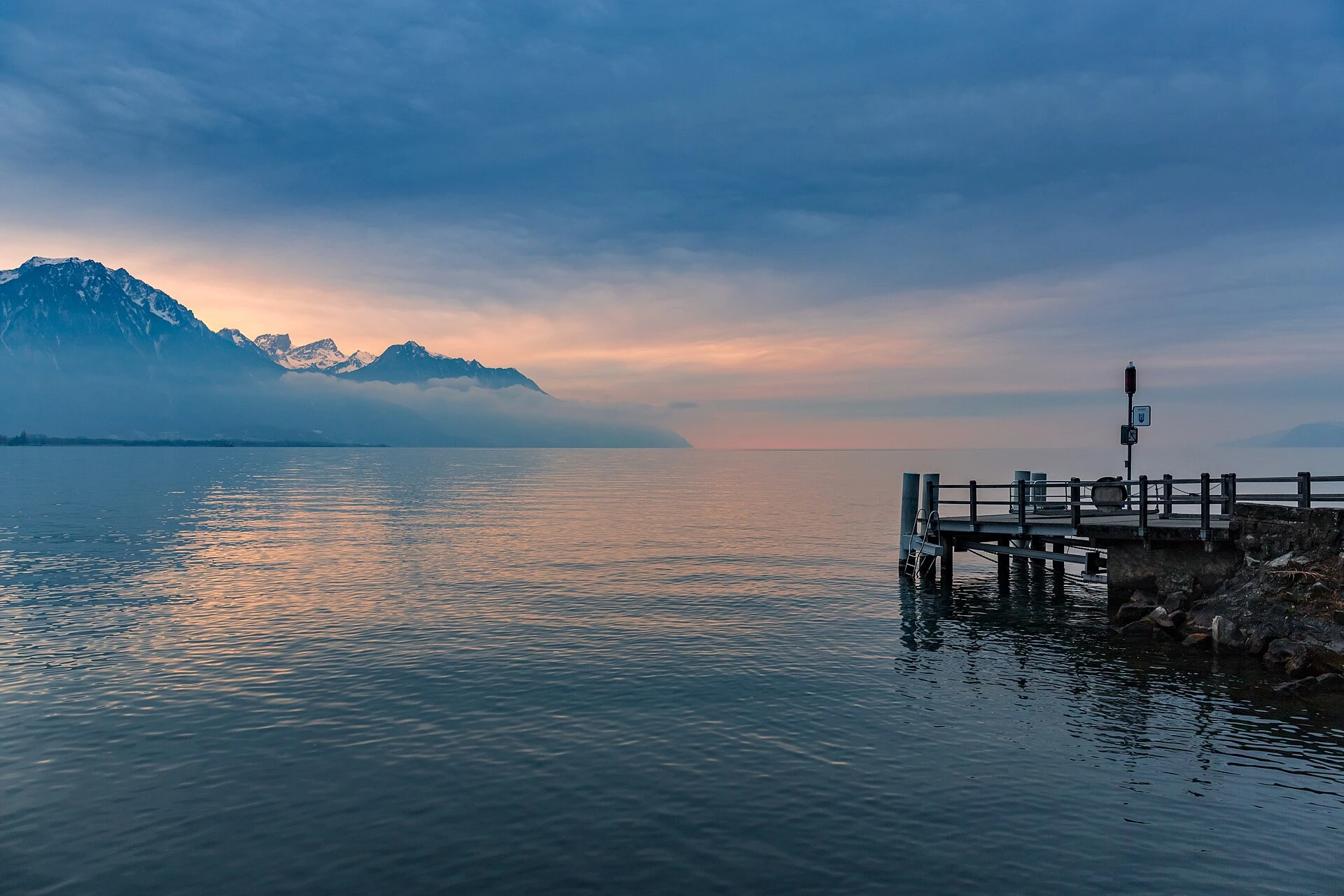 Lake Geneva — Wikimedia Commons