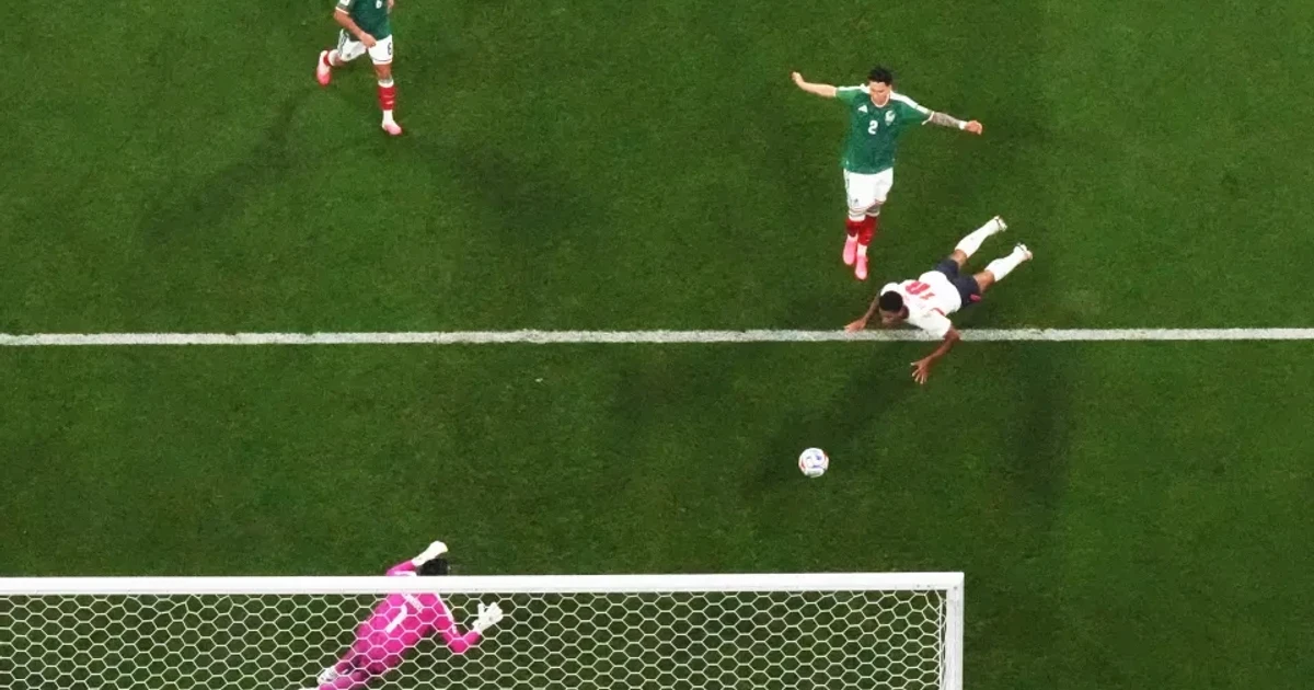 Bellingham double puts England ahead of Mexico at World Cup 2026