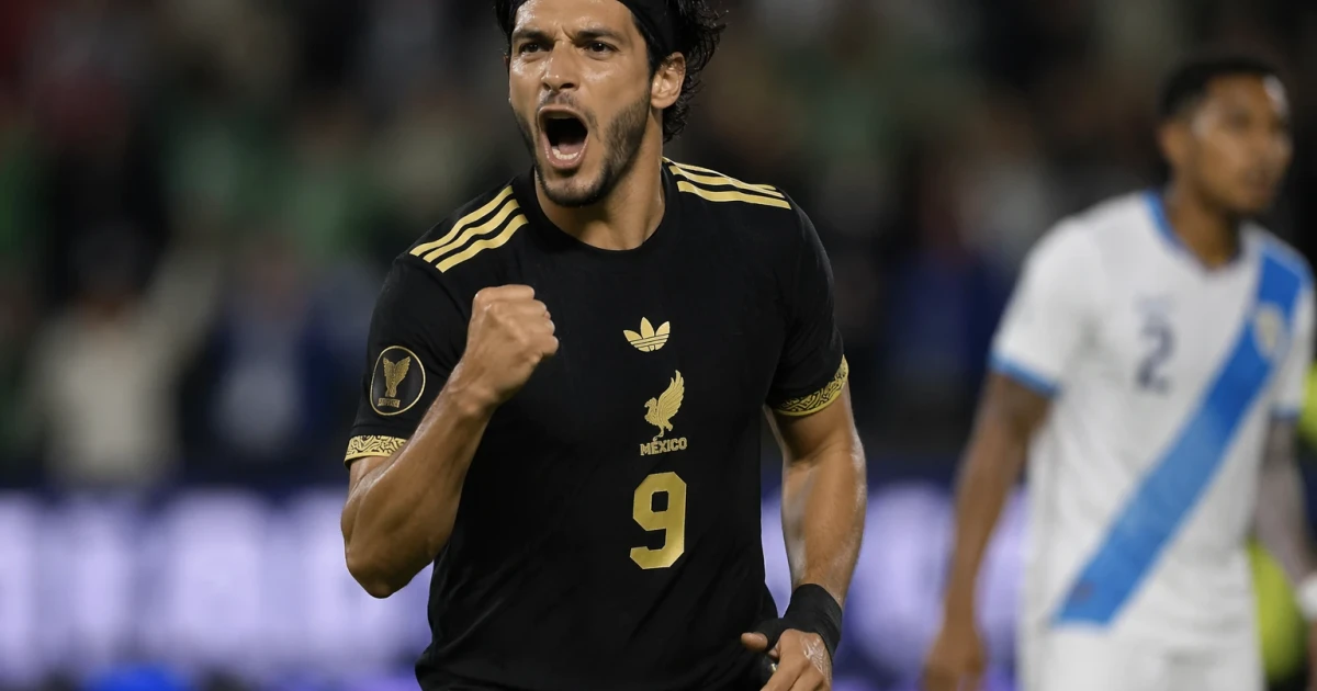 Raúl Jiménez converts controversial VAR penalty to keep Mexico alive