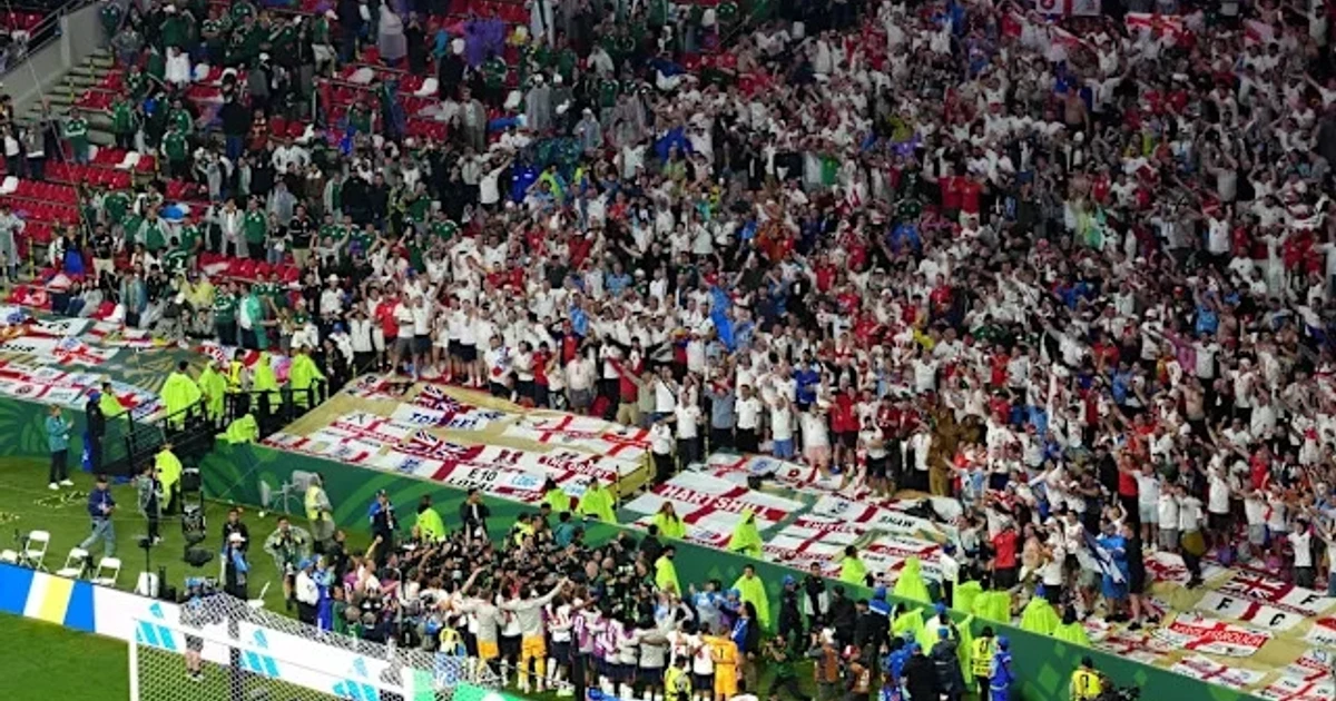 England sing Wonderwall after Mexico win sends them to quarterfinals