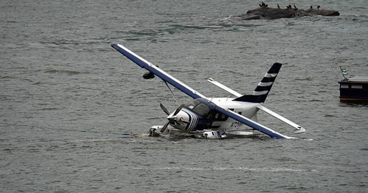 FAA investigates seaplane hard landing in East River, 8 rescued