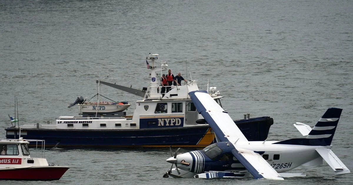 Teen describes East River seaplane emergency landing in Manhattan