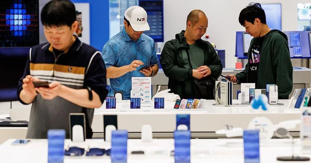 Samsung forecasts record profit as AI chip demand surges
