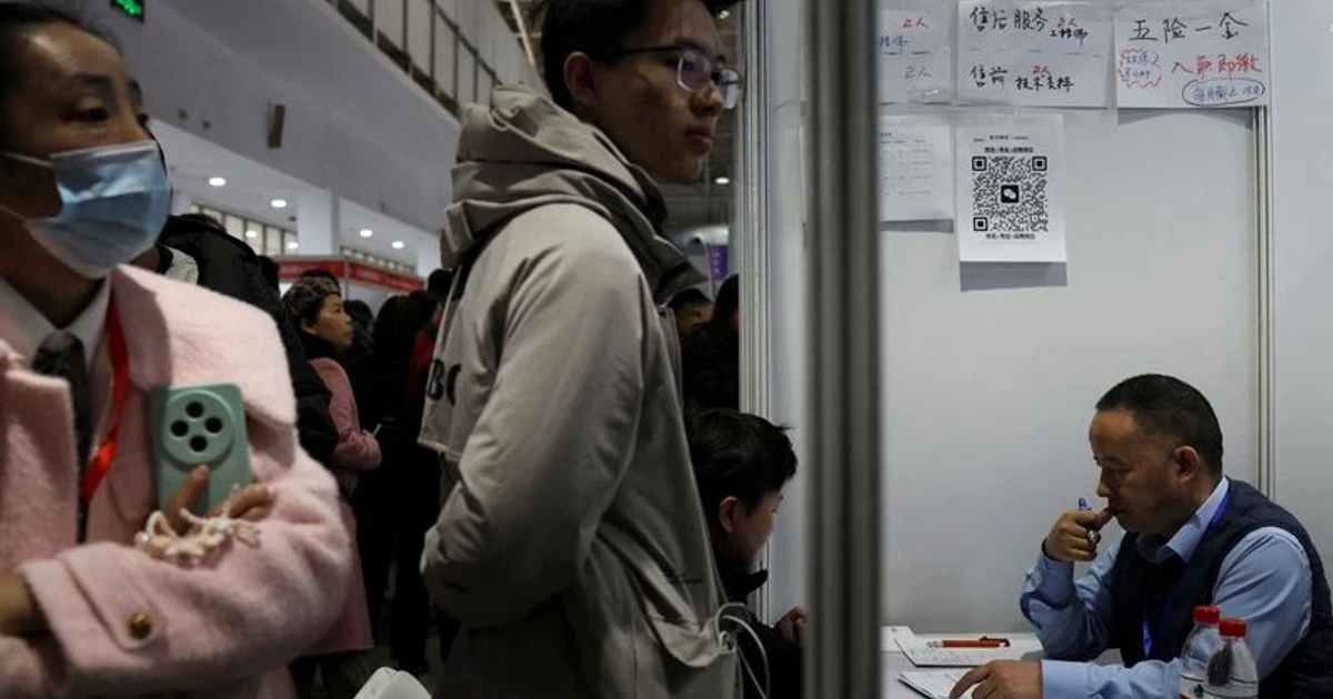 China’s gig economy absorbs jobless workers as labor market weakens