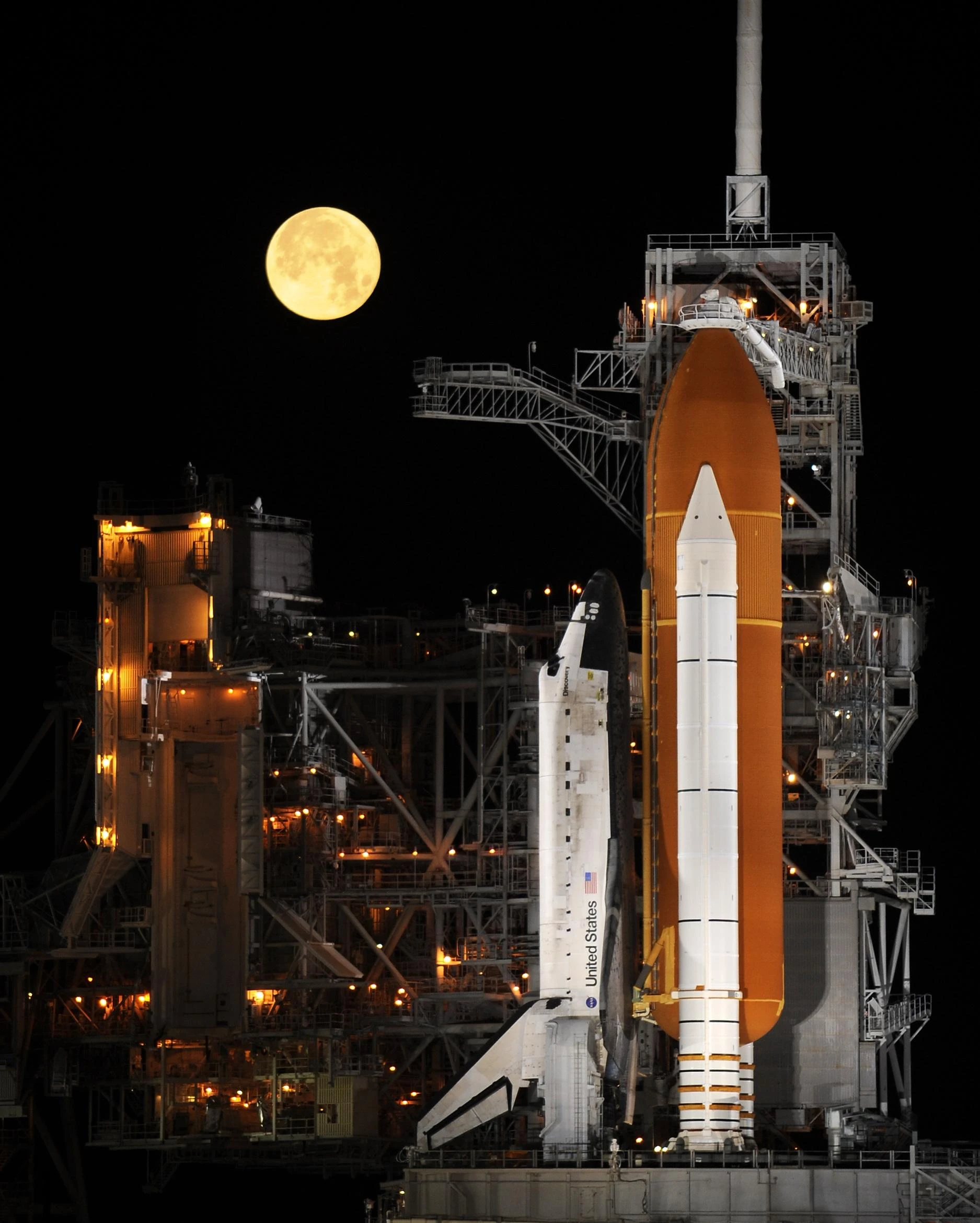 Space Shuttle Discovery — Wikimedia Commons