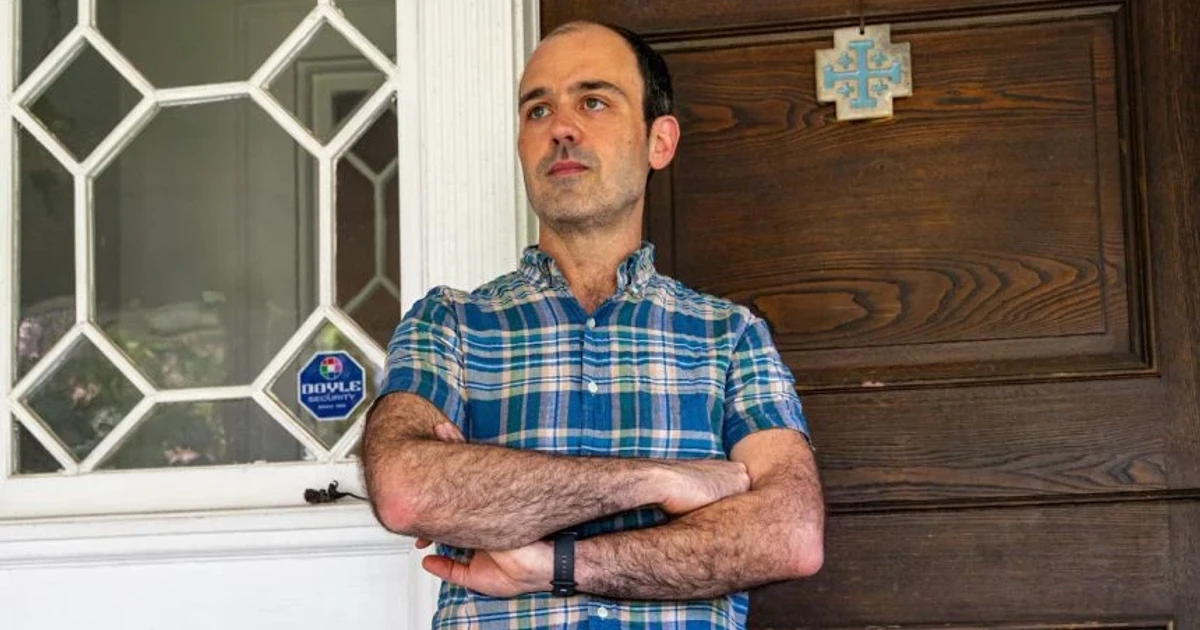 New Yorker sues ICE after agents visit his home over email criticism