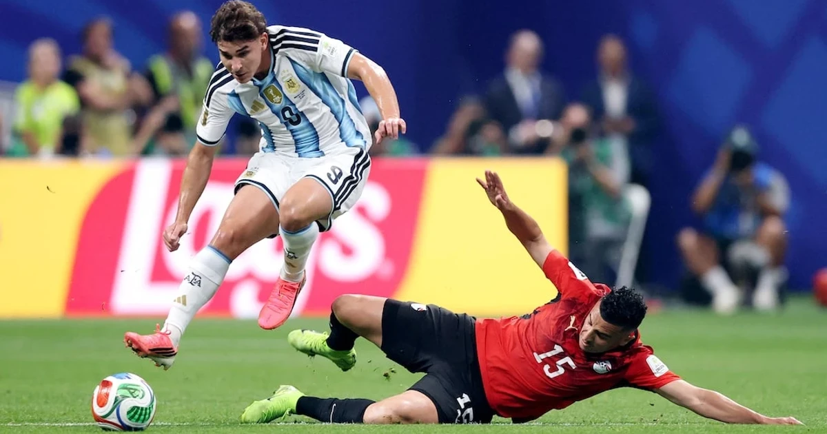 Álvarez starts as Argentina beats Egypt 3-2 to reach quarterfinals