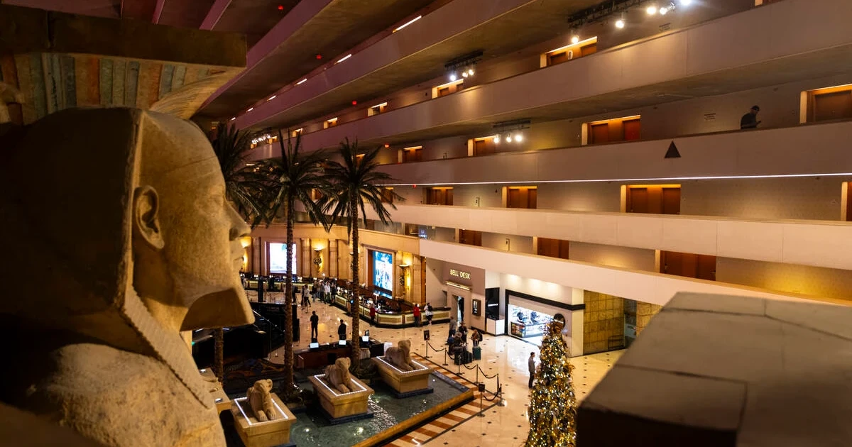 Las Vegas buffets shrink as the Strip’s dining era fades