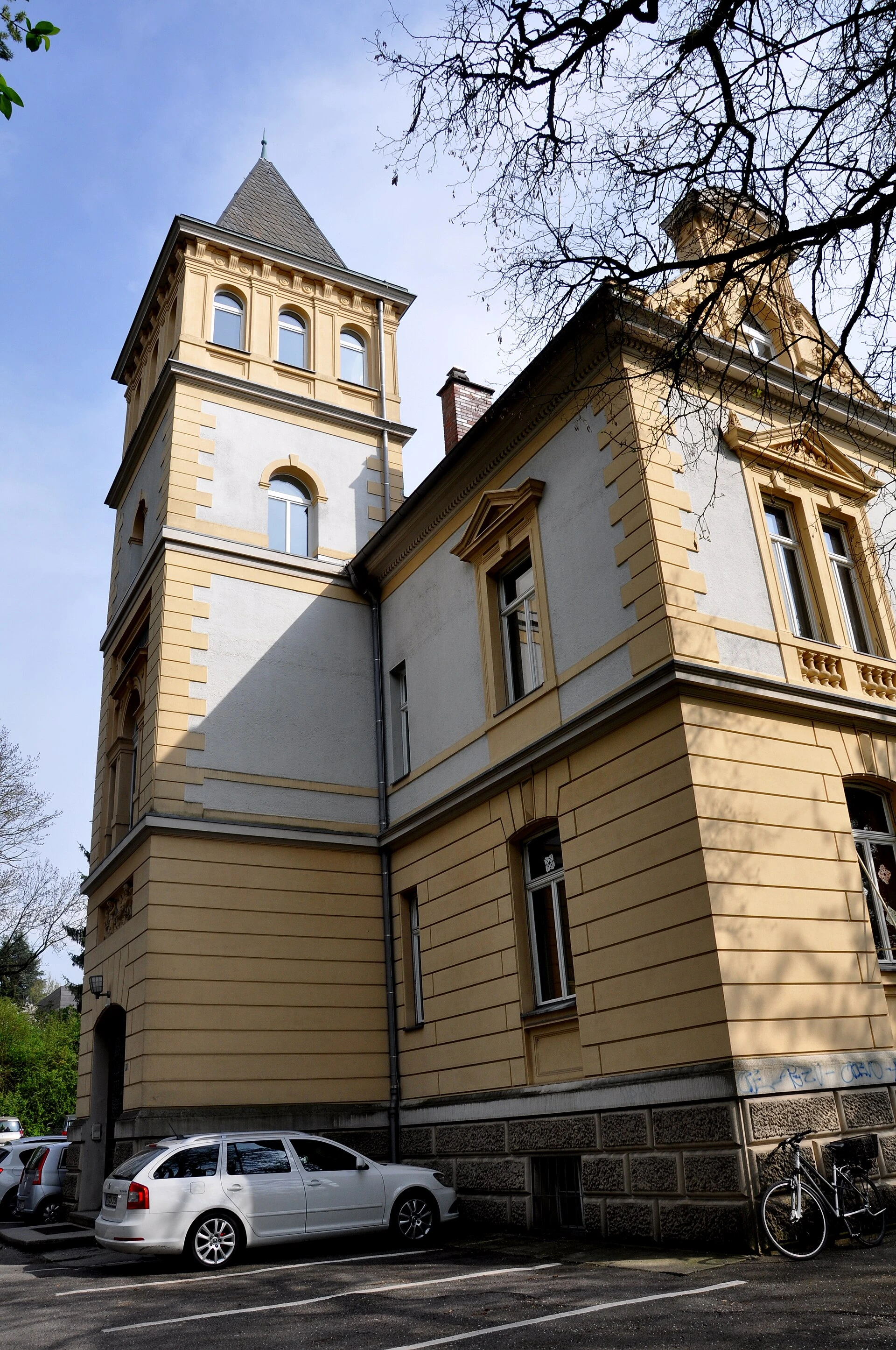 Welfen-Gymnasium — Wikimedia Commons