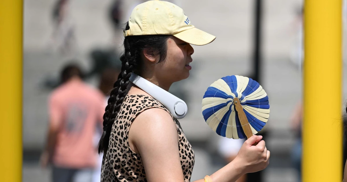 UK braces for third heatwave as temperatures climb into low 30s