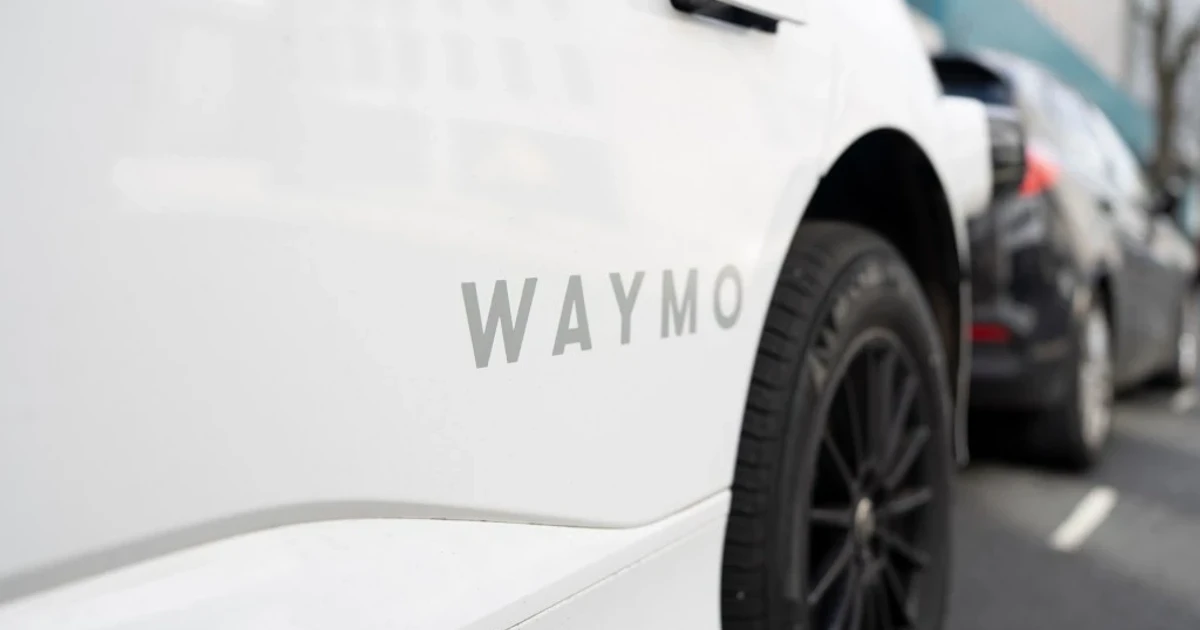 NHTSA warns driverless cars must not block first responders