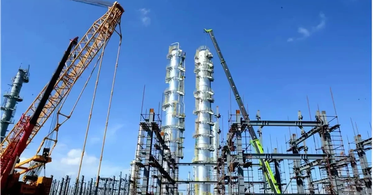 China eases fuel export curbs, lets private refiner resume shipments