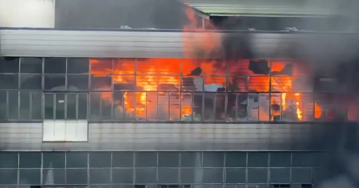 Dozens trapped on roof as shoe factory fire rips through Jinjiang