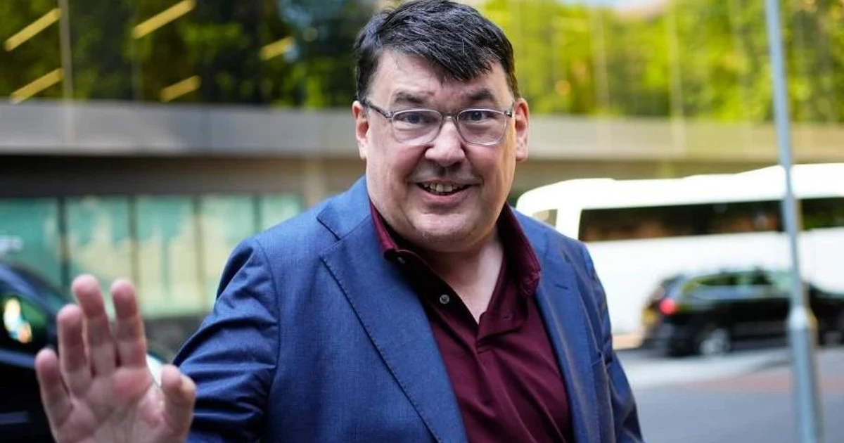 Met apologizes and pays Graham Linehan £25,000 over Heathrow arrest