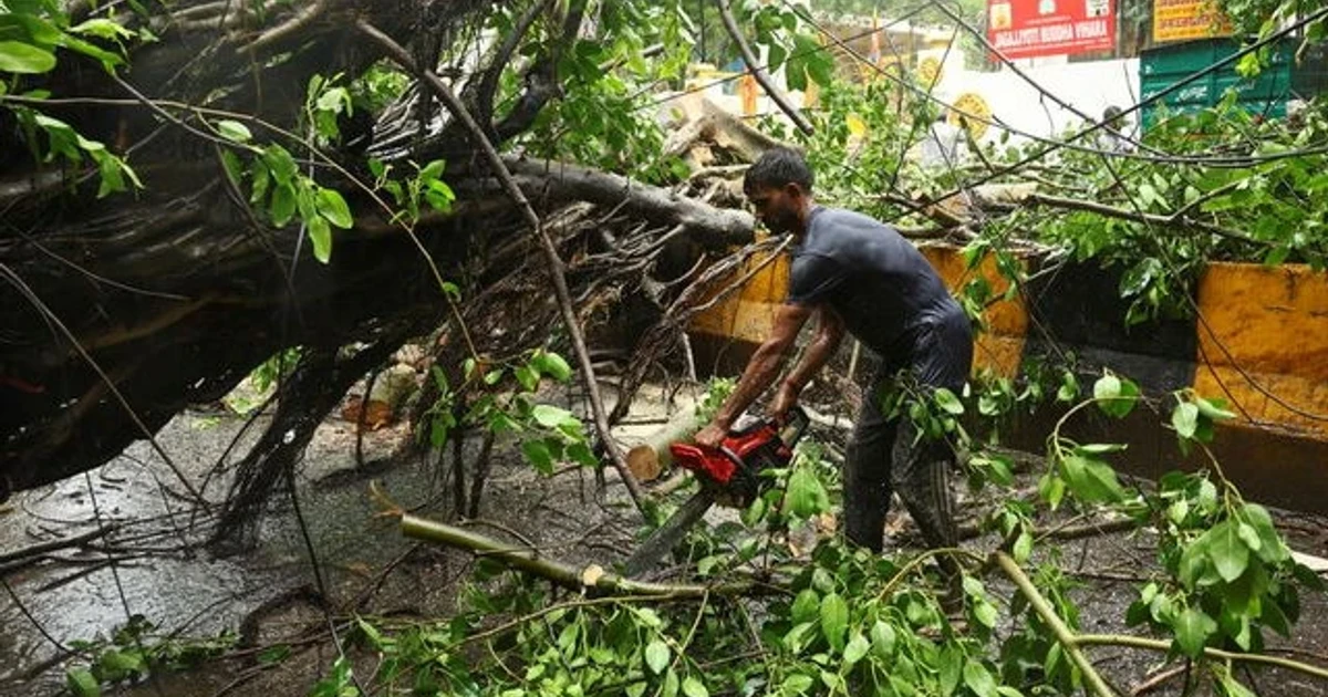 Monsoon rains trigger Delhi building collapse, killing at least four