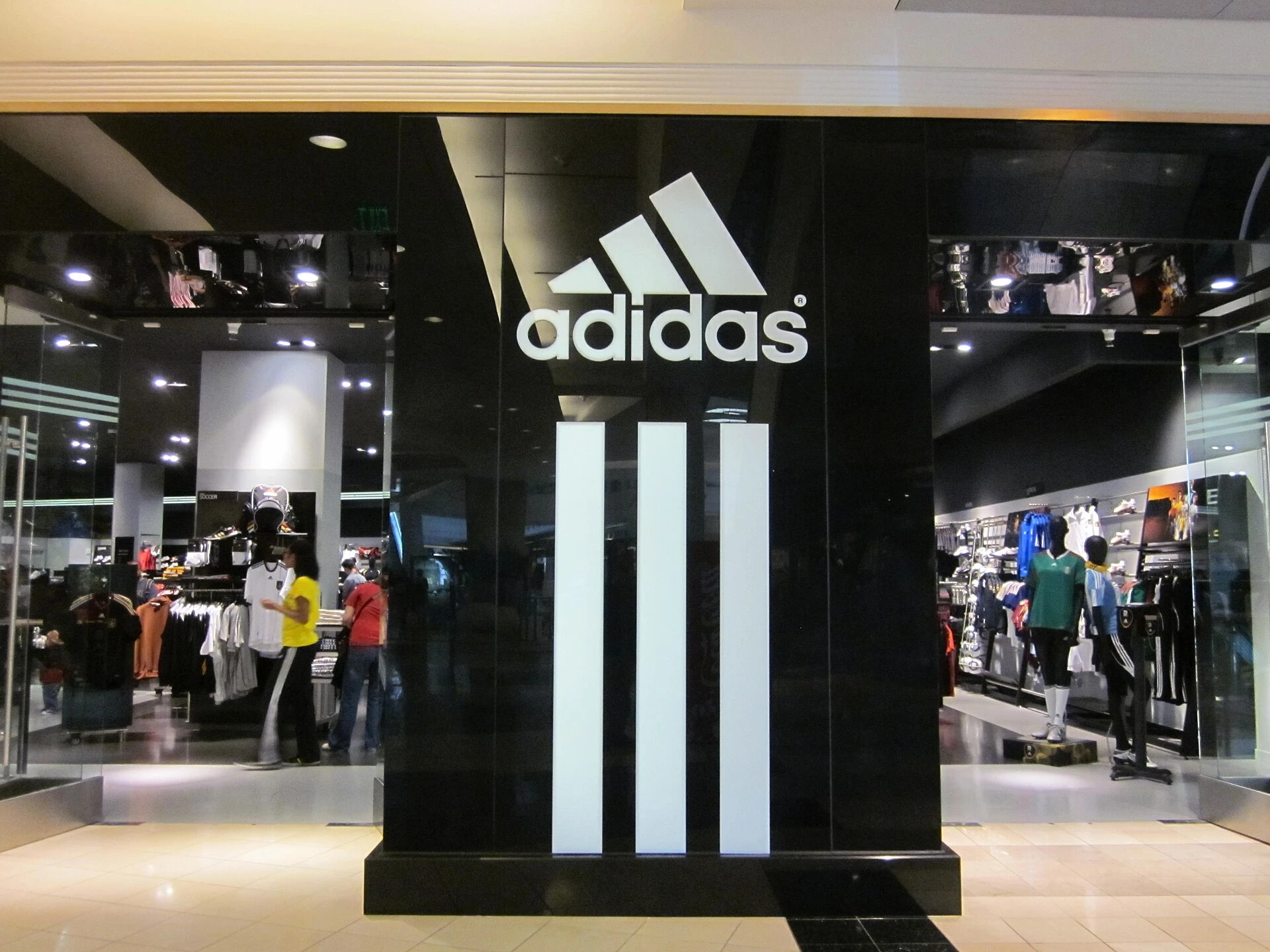Adidas — Wikimedia Commons