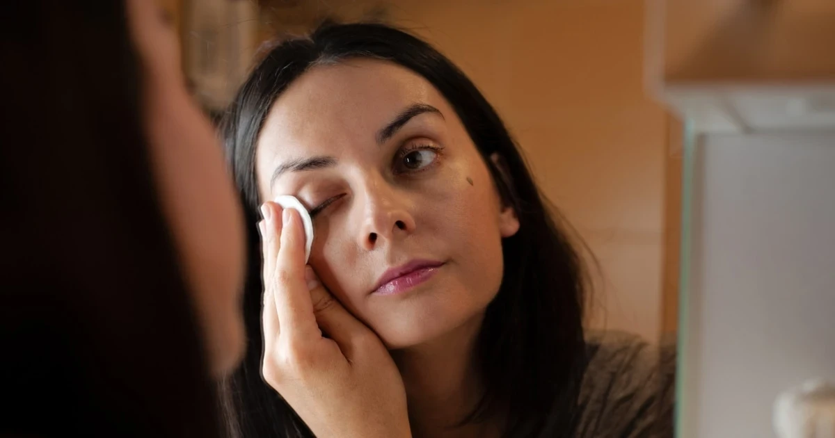 Dermatologists warn makeup wipes can irritate skin and cause allergies