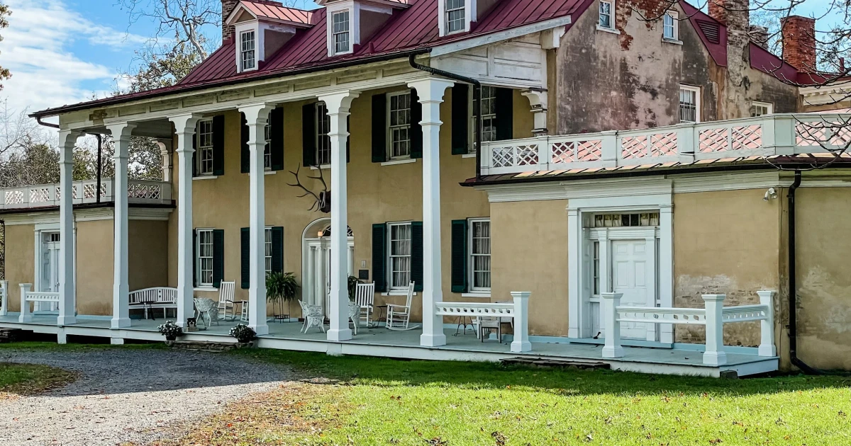 Vance family plans second home in Virginia horse country
