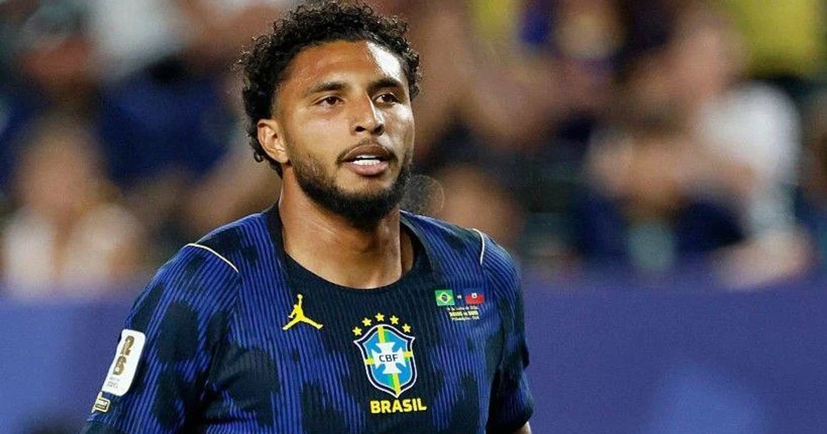Manchester United's Éderson deal in doubt after medical concerns