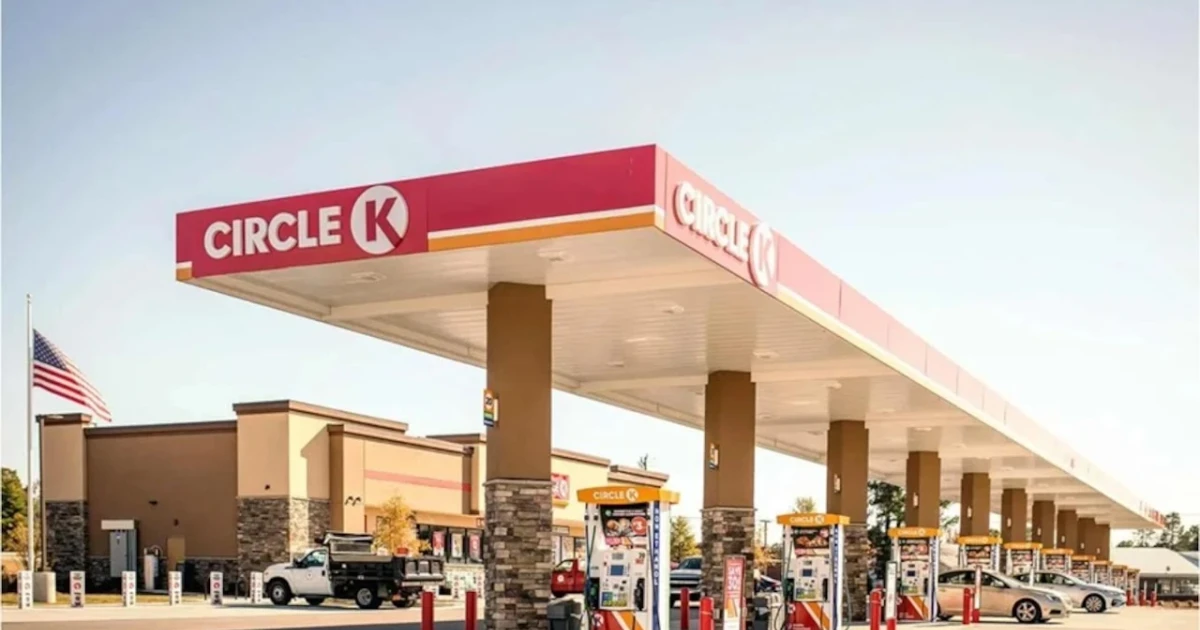 Global oil demand falls as US drivers keep buying more gas