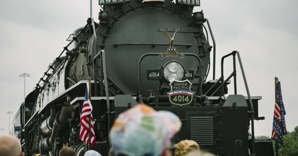 Union Pacific’s Big Boy steam locomotive draws huge crowds on rare tour