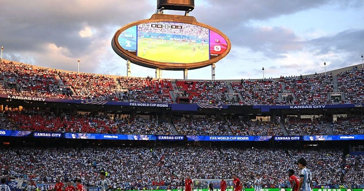 Dibu Martínez fires up Argentina with emotional pregame tunnel speech