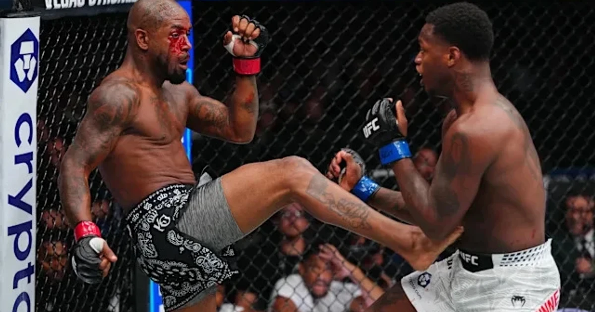 King Green survives early barrage, stops Terrance McKinney at UFC 329