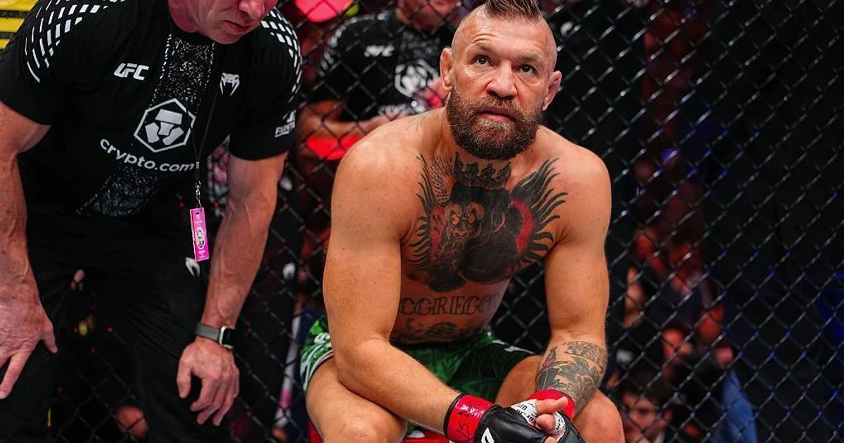 McGregor suffers knee injury, Holloway wins UFC 329 rematch in Las Vegas