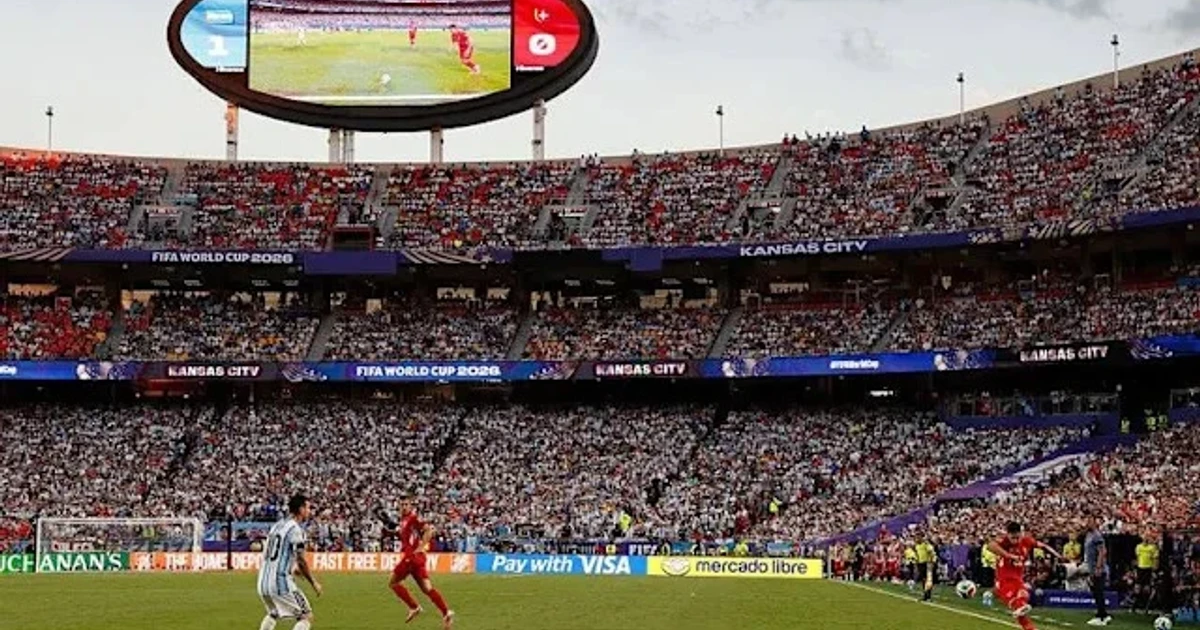 Empty seats shadow Argentina's quarterfinal despite Messi draw
