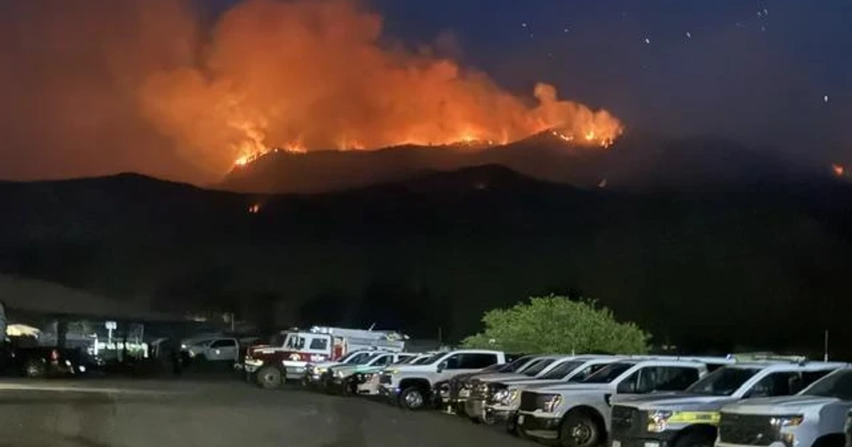 Firefighting aircraft crashes into Colorado reservoir during Gold Mountain Fire